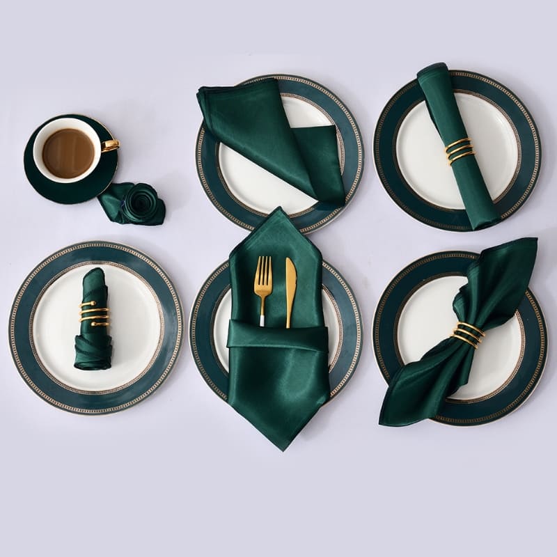Table Cloth and Napkin Set in Satin with 12 Pieces