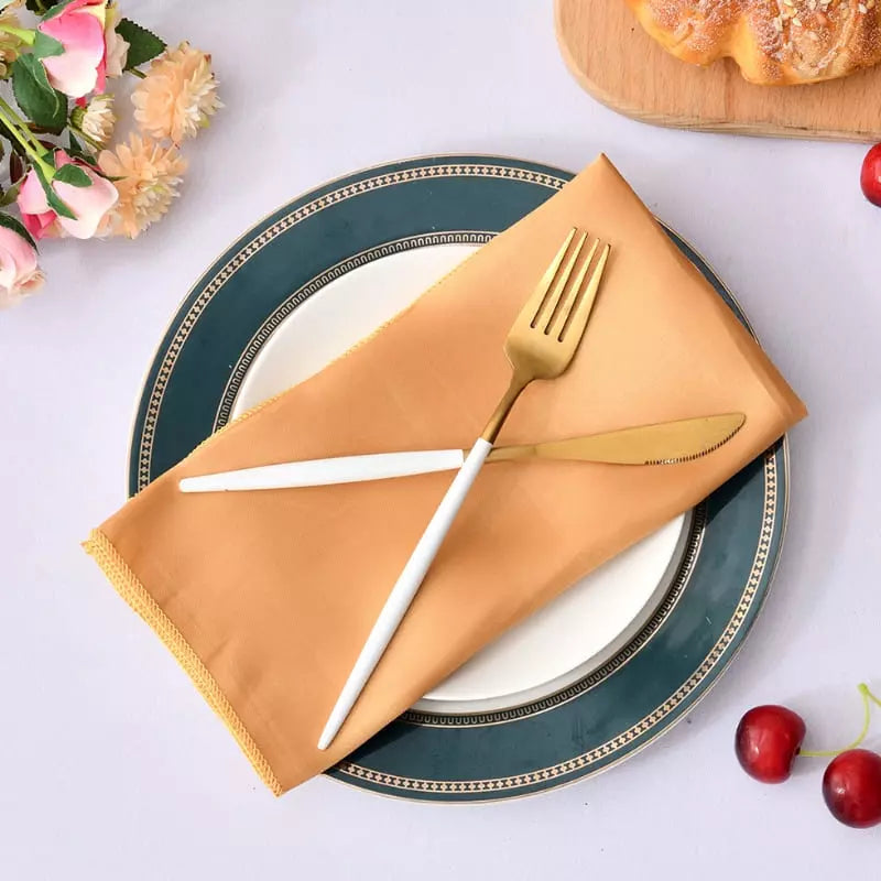 Table Cloth and Napkin Set in Satin with 12 Pieces
