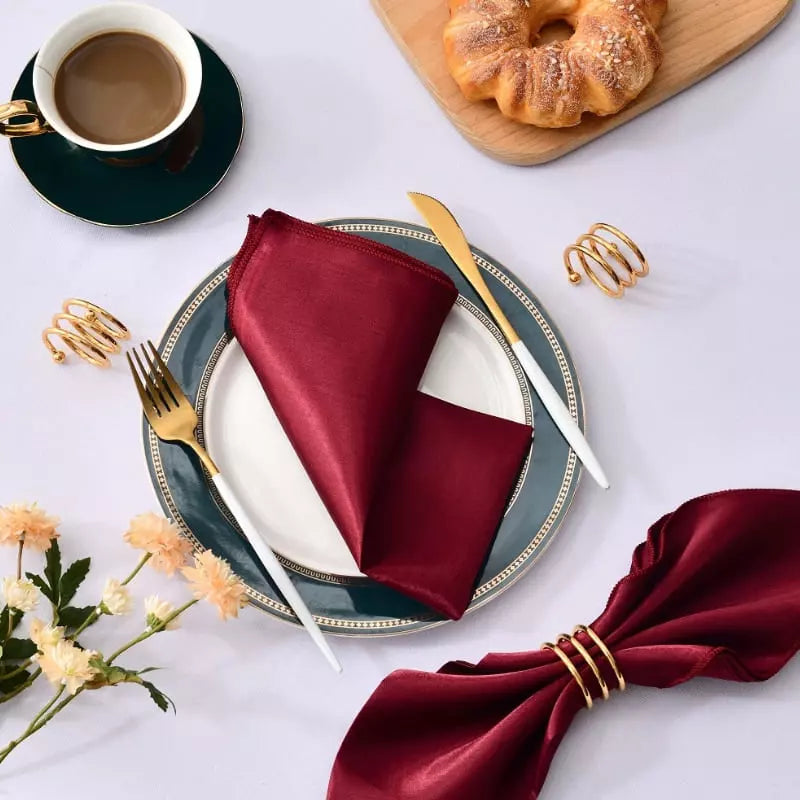 Table Cloth and Napkin Set in Satin with 12 Pieces