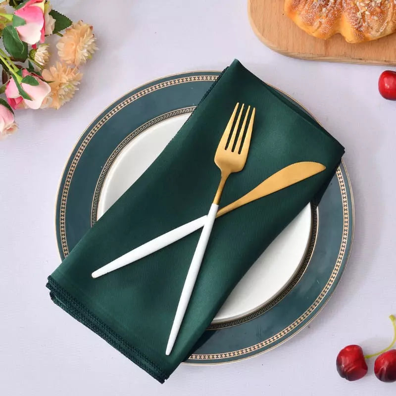 Table Cloth and Napkin Set in Satin with 12 Pieces