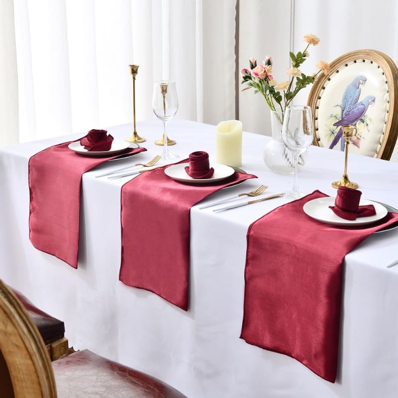 Table Cloth and Napkin Set in Satin with 12 Pieces
