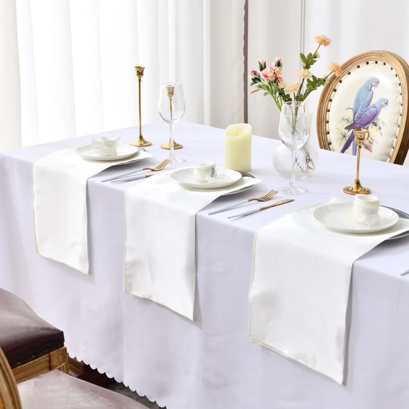 Table Cloth and Napkin Set in Satin with 12 Pieces