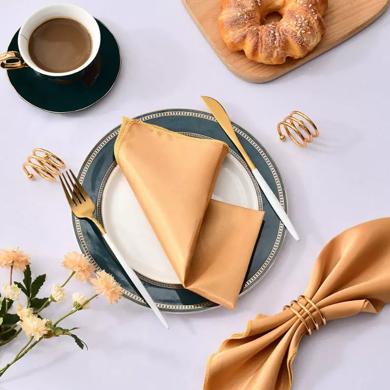 Table Cloth and Napkin Set in Satin with 12 Pieces