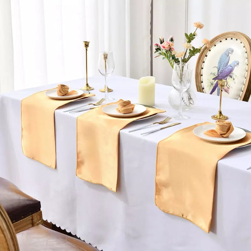 Table Cloth and Napkin Set in Satin with 12 Pieces