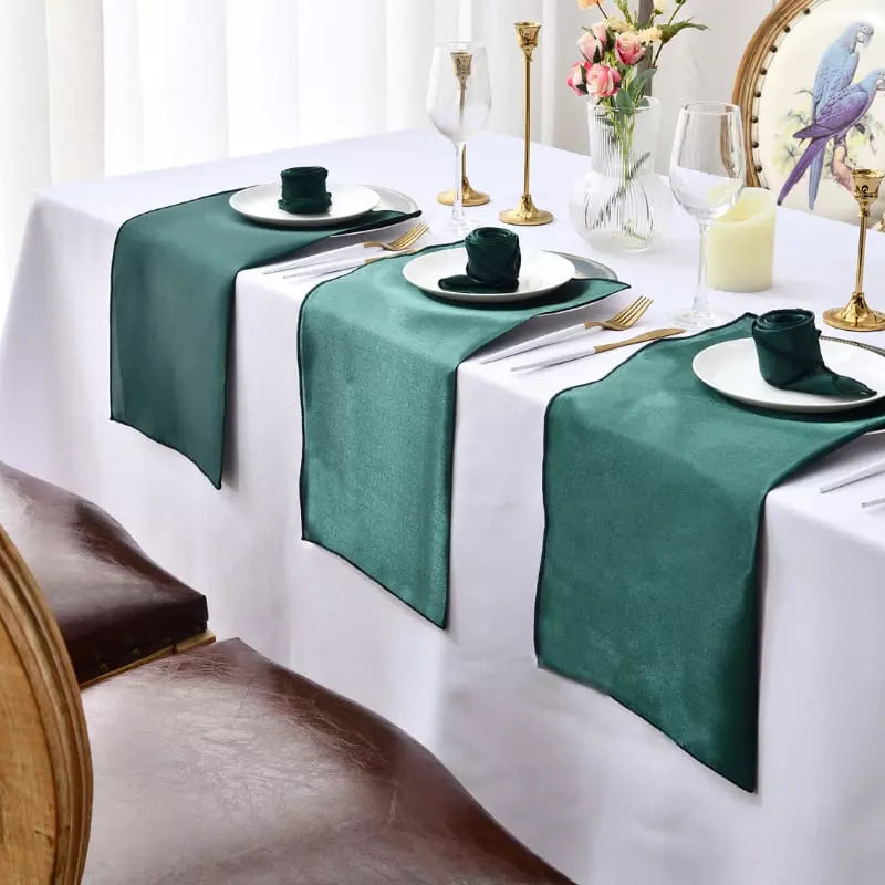 Table Cloth and Napkin Set in Satin with 12 Pieces