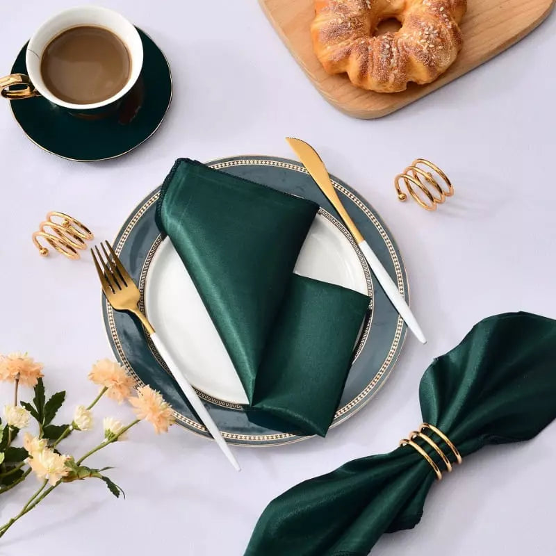 Table Cloth and Napkin Set in Satin with 12 Pieces