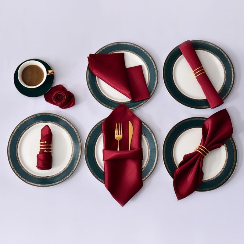Table Cloth and Napkin Set in Satin with 12 Pieces