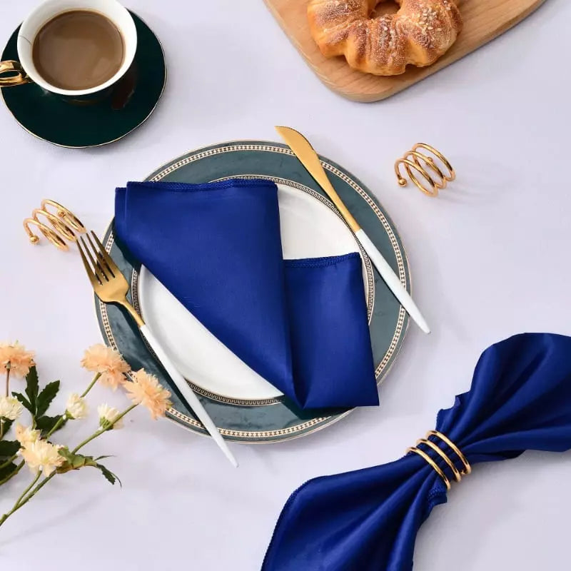 Table Cloth and Napkin Set in Satin with 12 Pieces