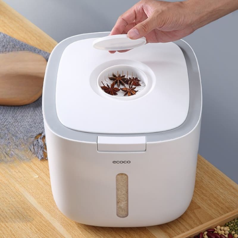 Automatic Food Storage Container with Lid